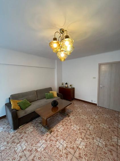 Apartament cu 3 camere decomandat, mobilat în Lujerului