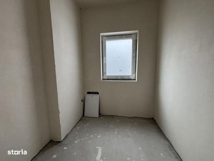 Casă cu 4 camere în Dâmbul Rotund
