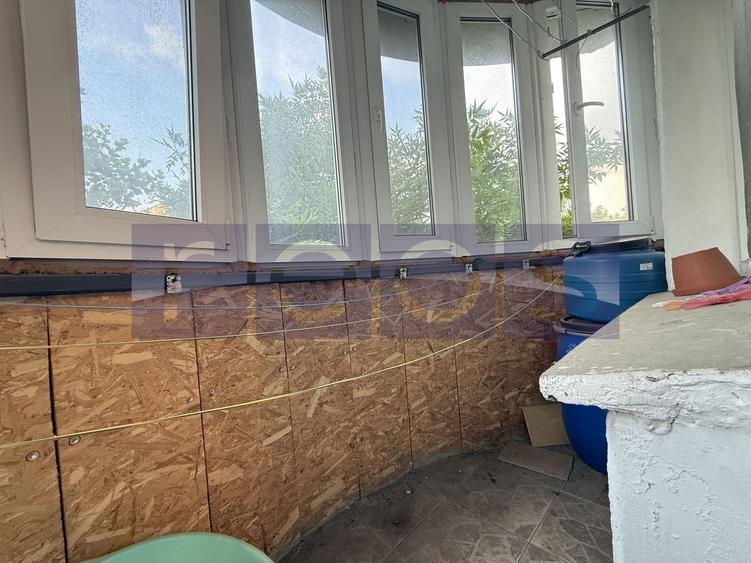 Apartament cu 3 camere semidecomandat, mobilat în Titan