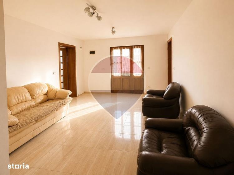 Casa cu 6 camere de vanzare in Negri jud. Bacau / posibilitate duplex - 1