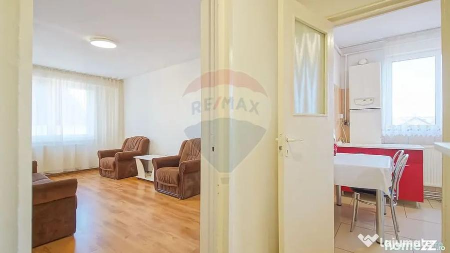 Apartament cu 3 camere semidecomandat în Astra