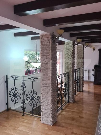 Casă individuală cu 7 camere cu Garaj în Fieni