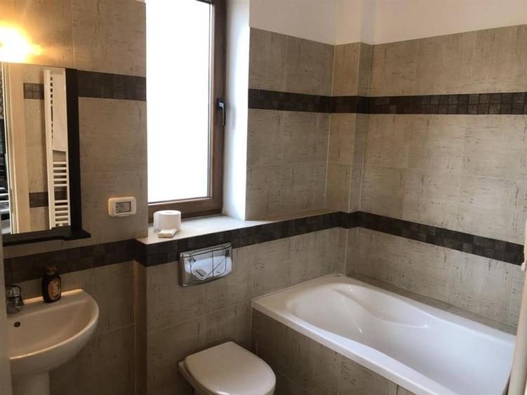 Apartament cu 3 camere decomandat, mobilat în Sisești