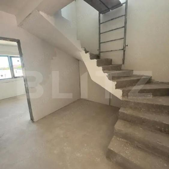 Casă cu 7 camere cu Teren 329 Mp în Central