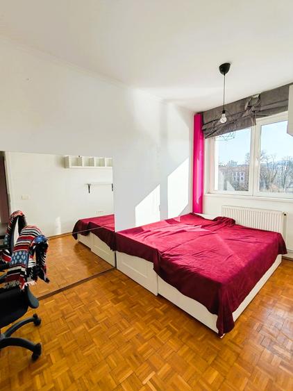 Apartament cu 3 camere în Central — fotografia 3