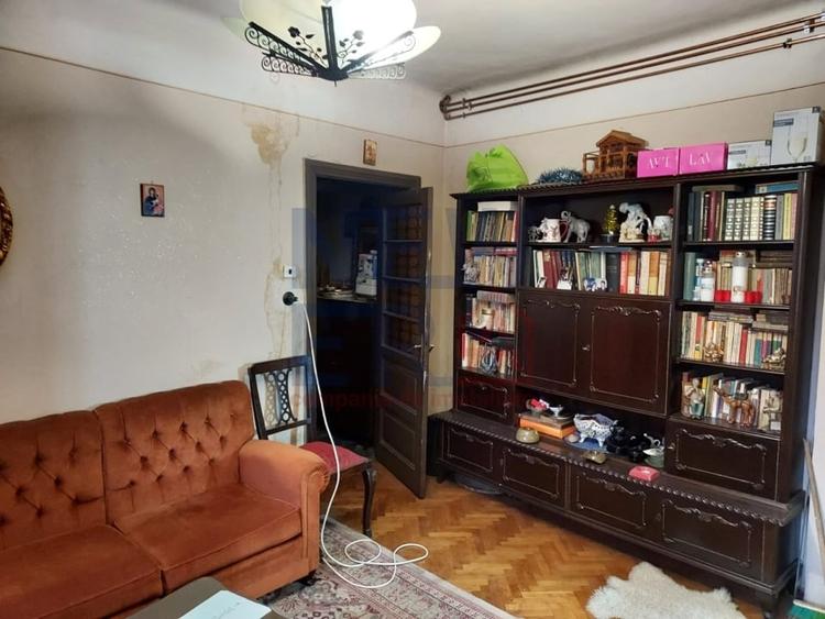 Casă individuală cu 15 camere cu Canalizare în Unirii