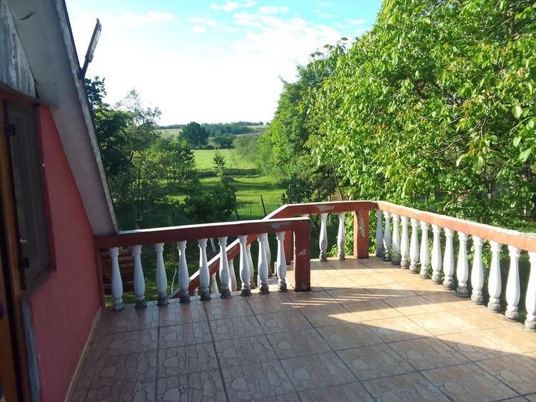 Casă cu 3 camere în Plopiș