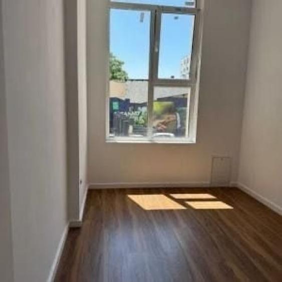 Apartament cu 3 camere semidecomandat în Parcul Carol