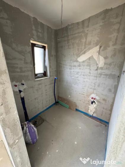 Casă cu 4 camere cu Teren 400 Mp în Luna