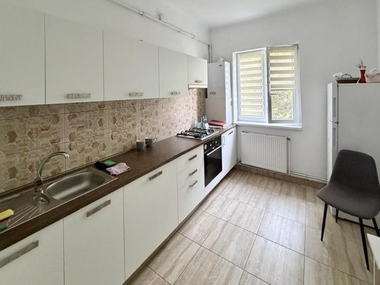 Apartament cu 2 camere decomandat, mobilat în Central