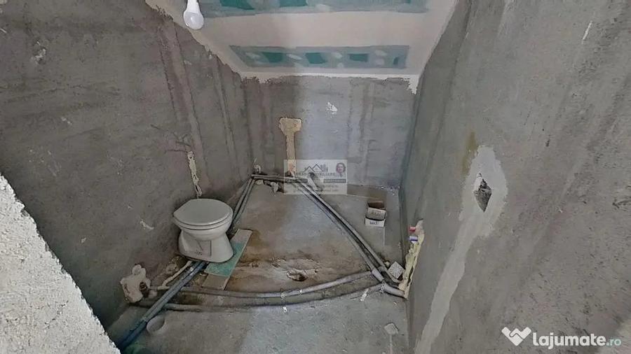 Casă cu 5 camere cu Teren 1159 Mp în Central