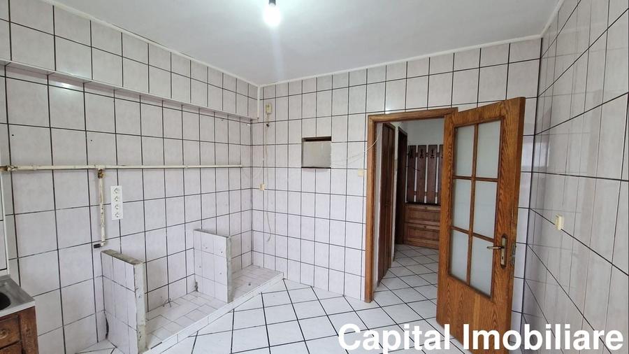 Apartament cu 3 camere semidecomandat în Central