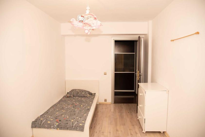 Apartament cu 3 camere decomandat în Vitan