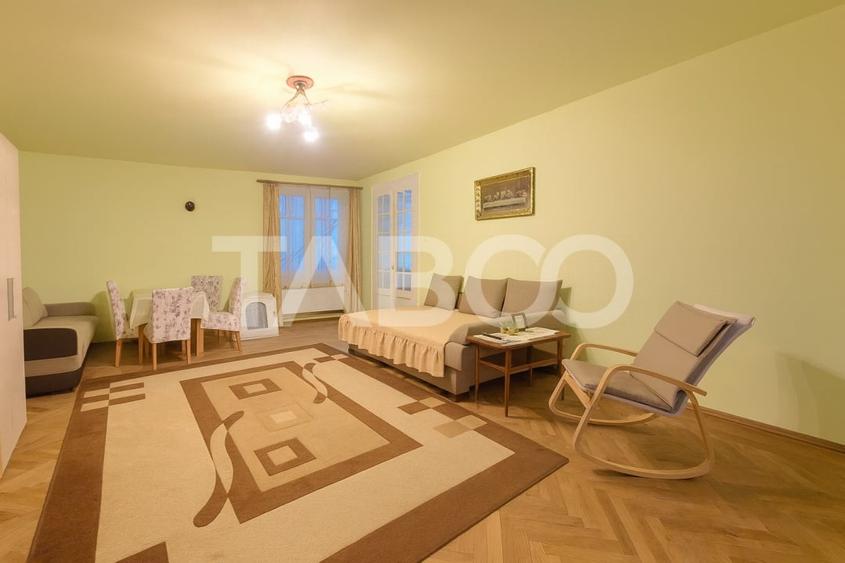 Apartament cu 3 camere nedecomandat, mobilat în Orașul de Jos