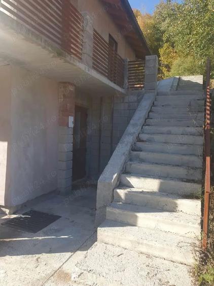 Casă cu 5 camere cu Teren 3519 Mp în Agăș