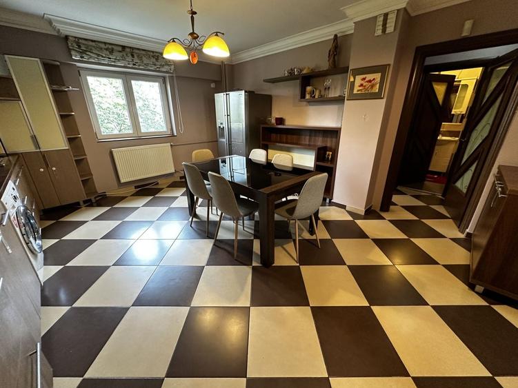 Apartament cu 3 camere decomandat în Virtuții