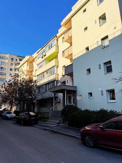Garsonieră decomandată în Decebal