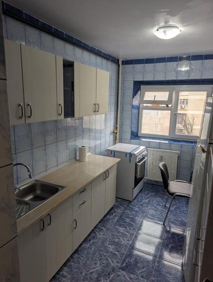 Apartament cu 3 camere semidecomandat, mobilat în Drumul Taberei