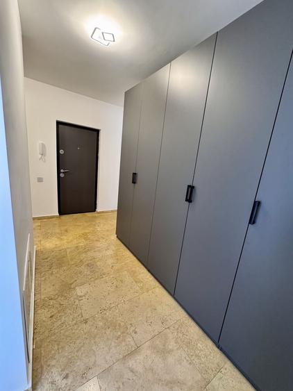 Apartament cu 3 camere semidecomandat în Florești