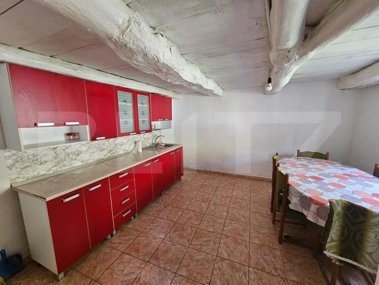 Casă individuală cu 5 camere cu Teren 2000 Mp în Ghioncani