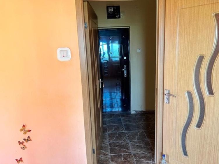 Apartament cu 2 camere semidecomandat în Berceni