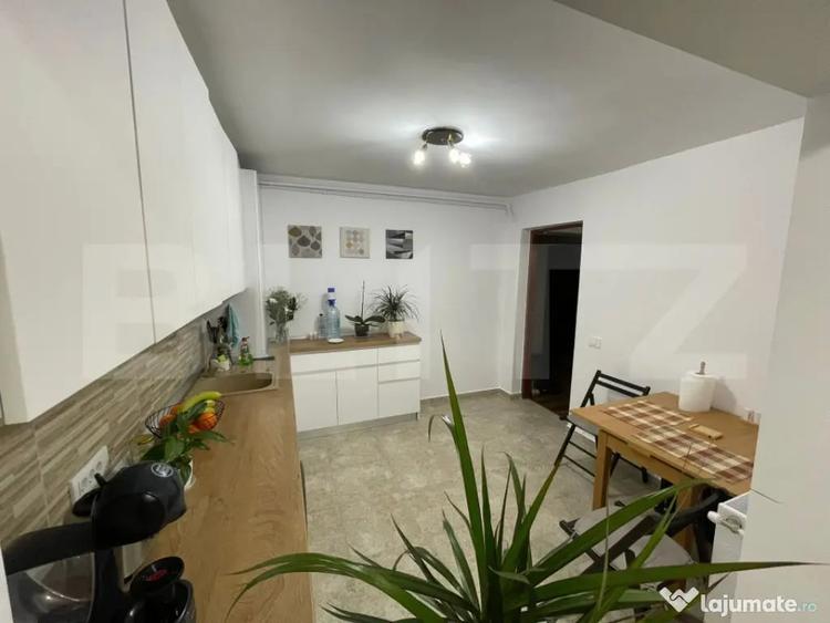 Apartament cu 3 camere semidecomandat în Micro 5