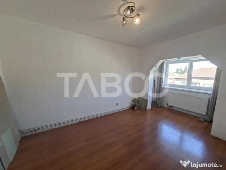 Apartament cu 2 camere decomandat în Ștrand
