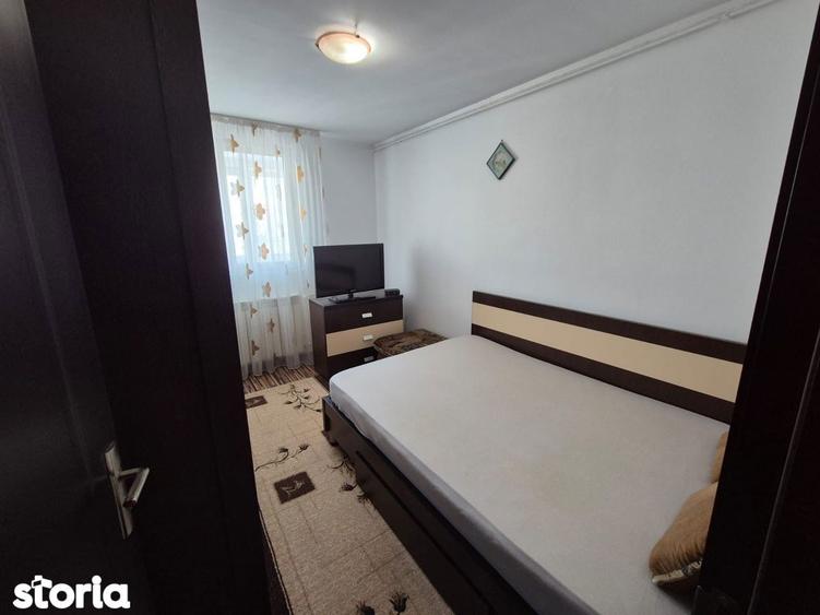 Apartament cu 3 camere semidecomandat, mobilat în Titan