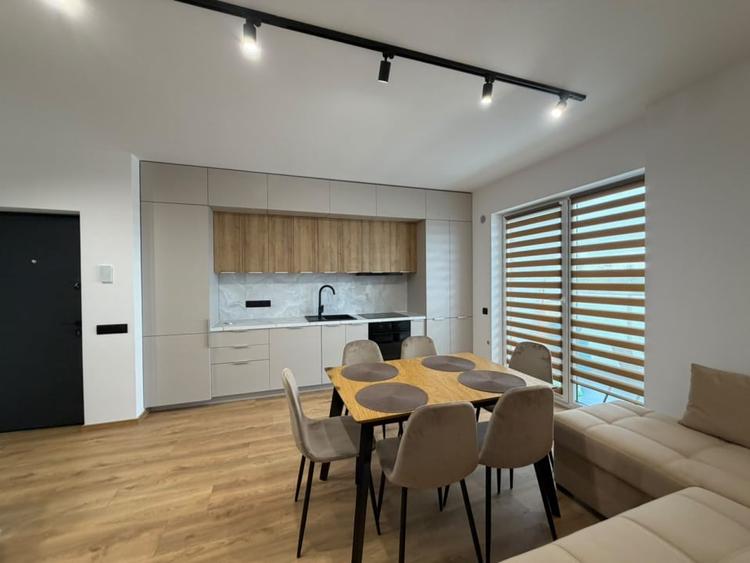 Apartament cu 3 camere decomandat, mobilat în Independenței
