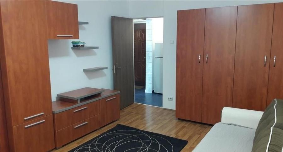 Garsonieră decomandată în Central