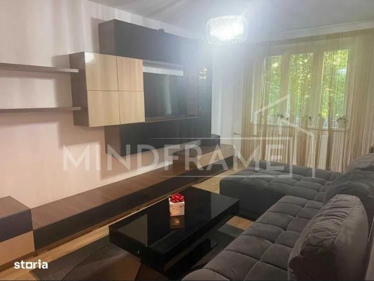 Apartament cu 3 camere în Apărătorii Patriei