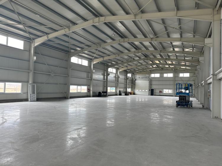 Spațiu industrial, de 1,300 mp, în Industrial Vest