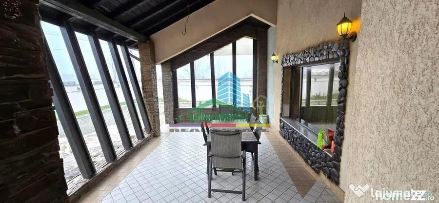 Casă cu 7 camere cu Teren 953 Mp în Central