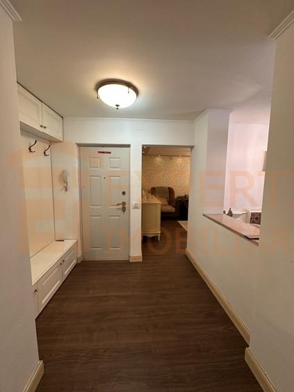 Apartament cu 3 camere decomandat, mobilat în Dacia