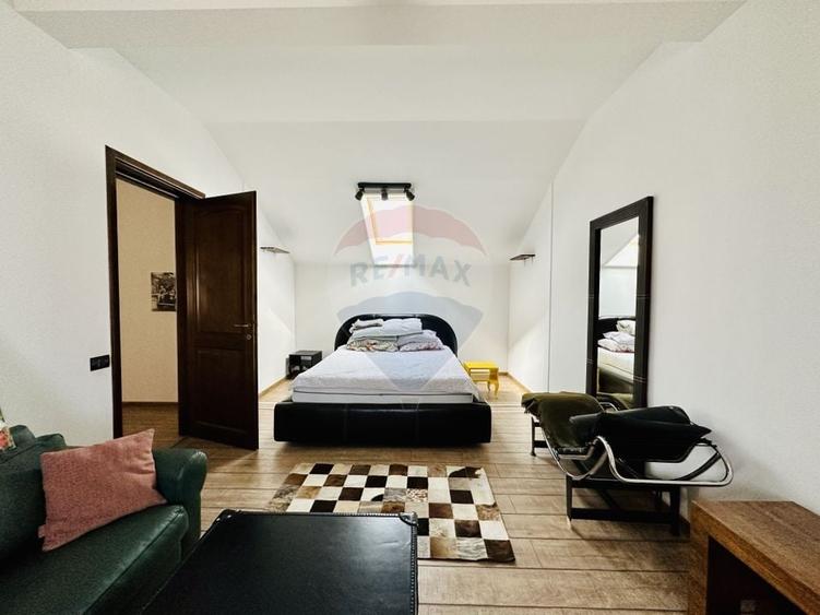 Duplex cu 5 camere cu Teren 180 Mp în Sud