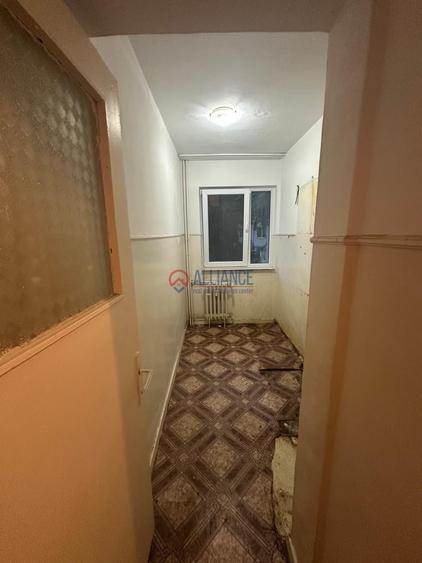 Apartament cu 2 camere semidecomandat în Km 4-5