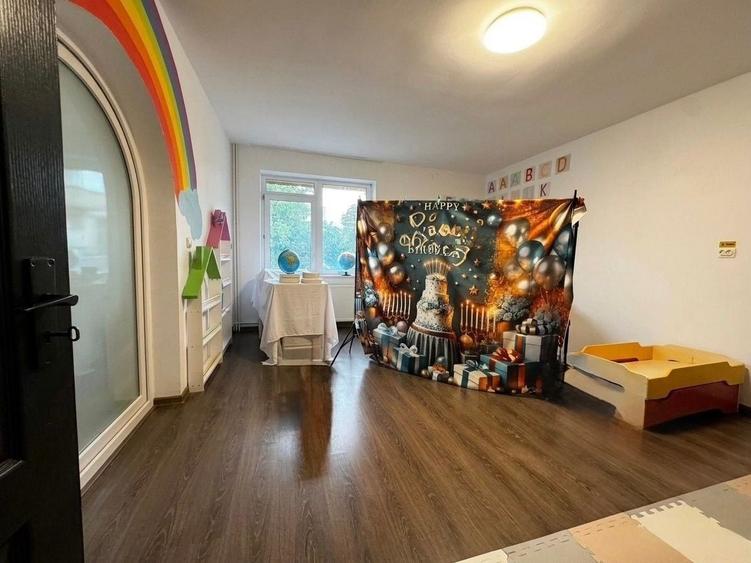 Casă individuală cu 7 camere cu Canalizare în Aradului