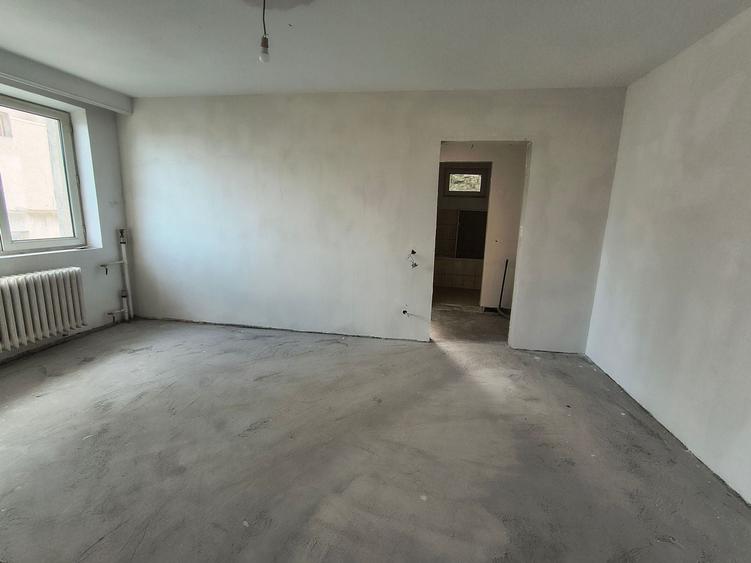Apartament cu 2 camere semidecomandat în Tomis II