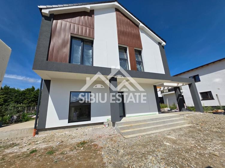 Casă individuală cu 4 camere cu Canalizare în Exterior Vest