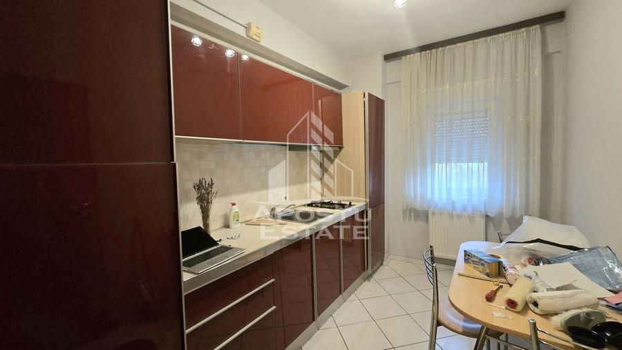 Apartament cu 2 camere semidecomandat, mobilat în Nord