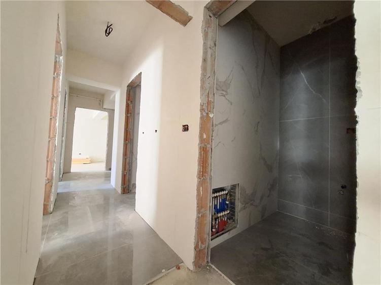 Apartament cu 3 camere decomandat în Galata