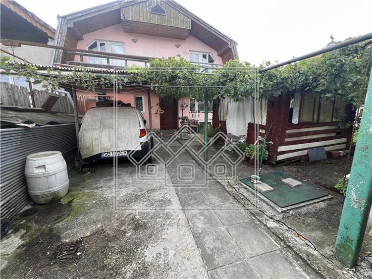 Casă individuală cu 4 camere cu Canalizare în Ștrand