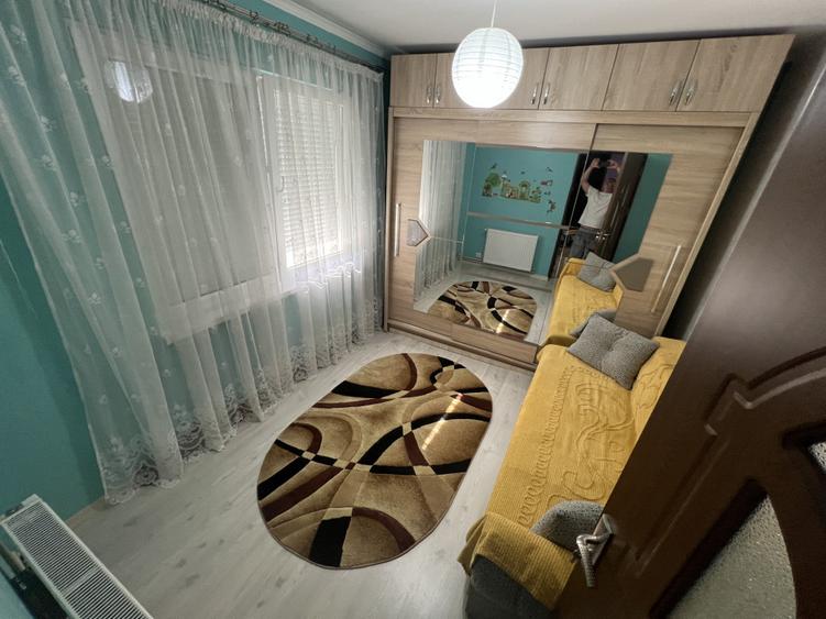 Apartament cu 3 camere decomandat în Sud
