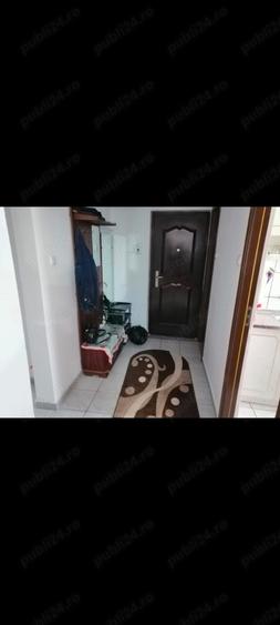 Apartament cu 3 camere decomandat în Poiana