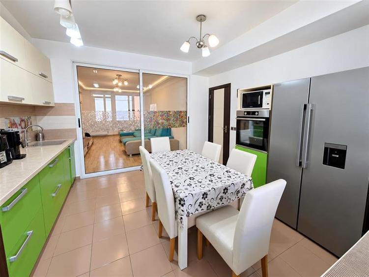 Apartament cu 3 camere nedecomandat, mobilat în Tractorul