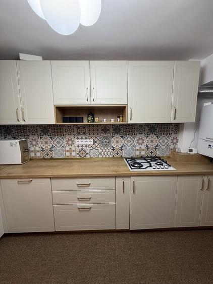 Apartament cu 3 camere decomandat în Aviației