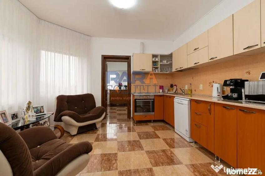 Casă cu 4 camere cu Teren 1366 Mp în Central