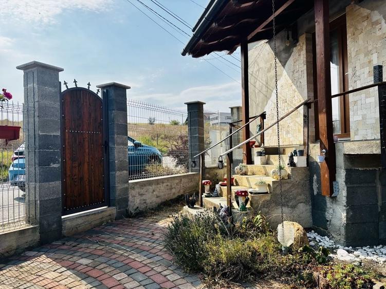 Casă cu 4 camere în Șura Mare