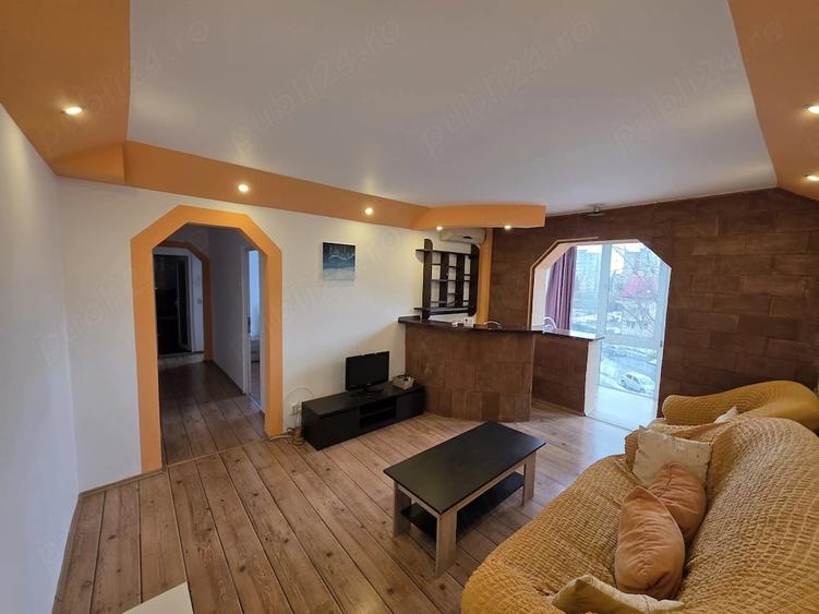 Apartament cu 3 camere decomandat în Astra