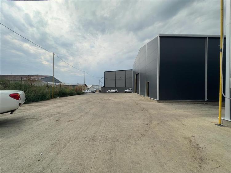 Spațiu industrial, de 585 mp, în Lețcani